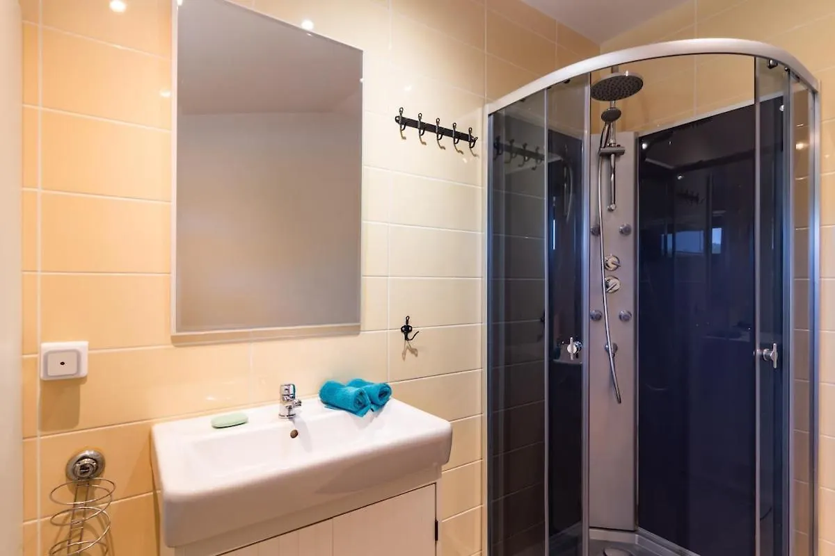 Apartment For 2-3 People Ronel Francie