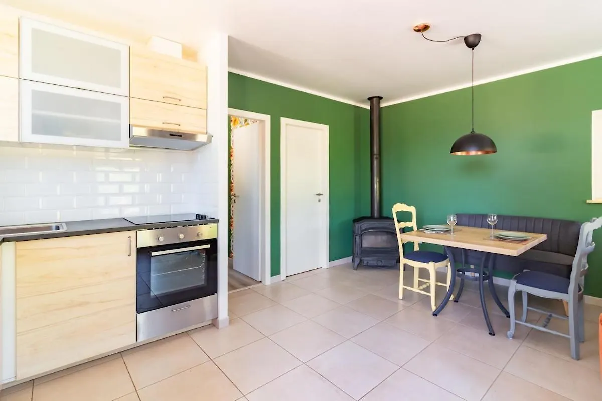 Apartment For 2-3 People Ronel 0*,  Francie